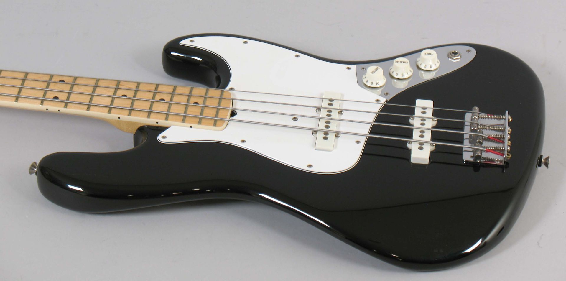  photo 1983FenderJazzBassBlackOHSC091.jpg