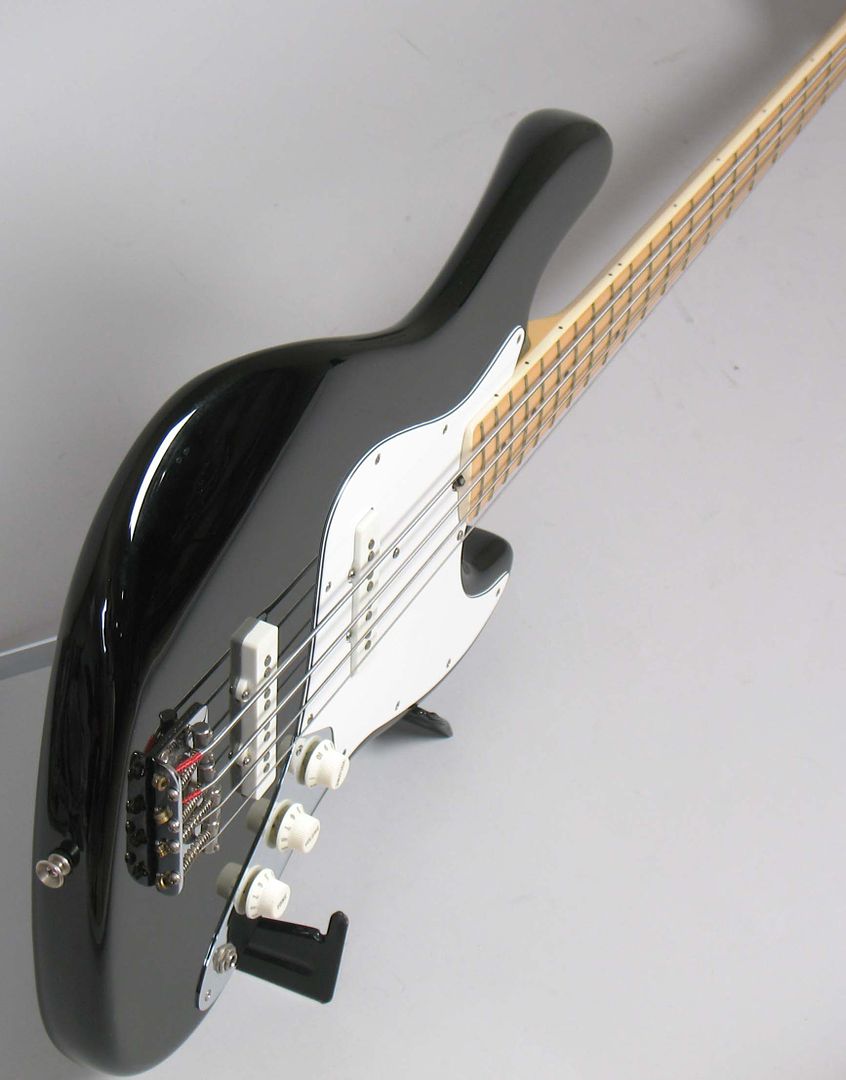  photo 1983FenderJazzBassBlackOHSC117.jpg